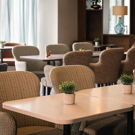 Szálloda Aspect Park West 4*