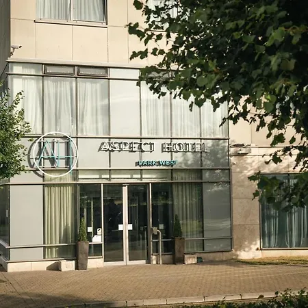 Aspect Park West 4*
