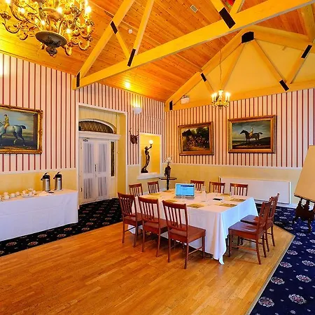 Aspect Park West Szálloda 4*