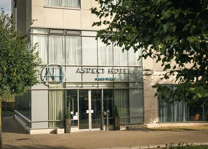 Aspect Park West 4*